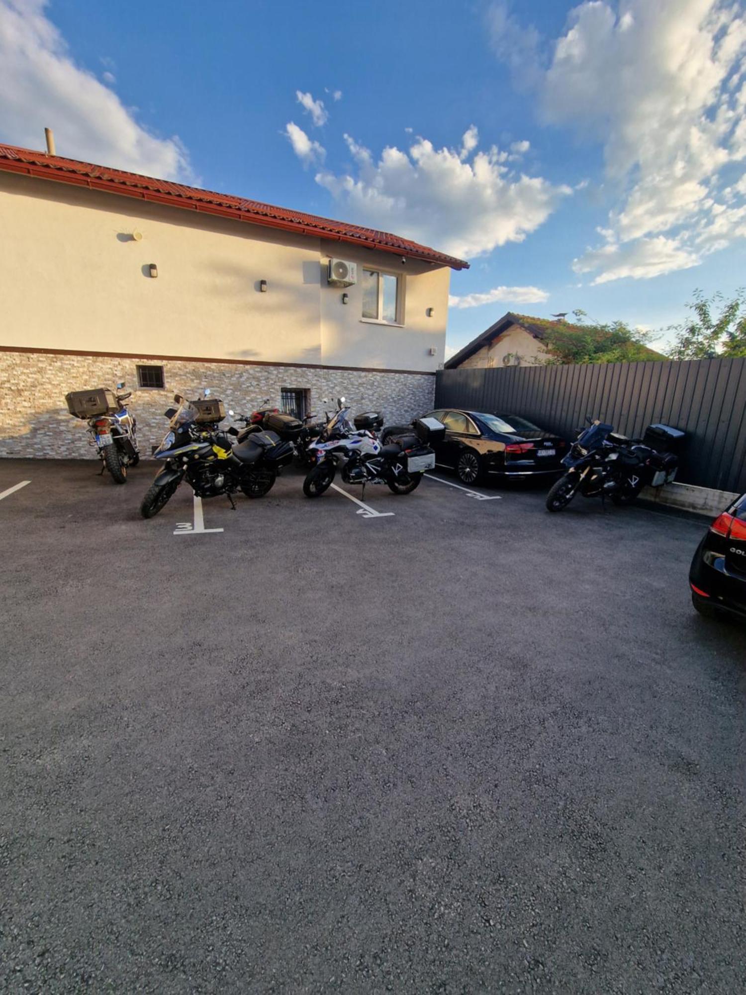Apartments Natural And Bungalows 2 サラエヴォ エクステリア 写真
