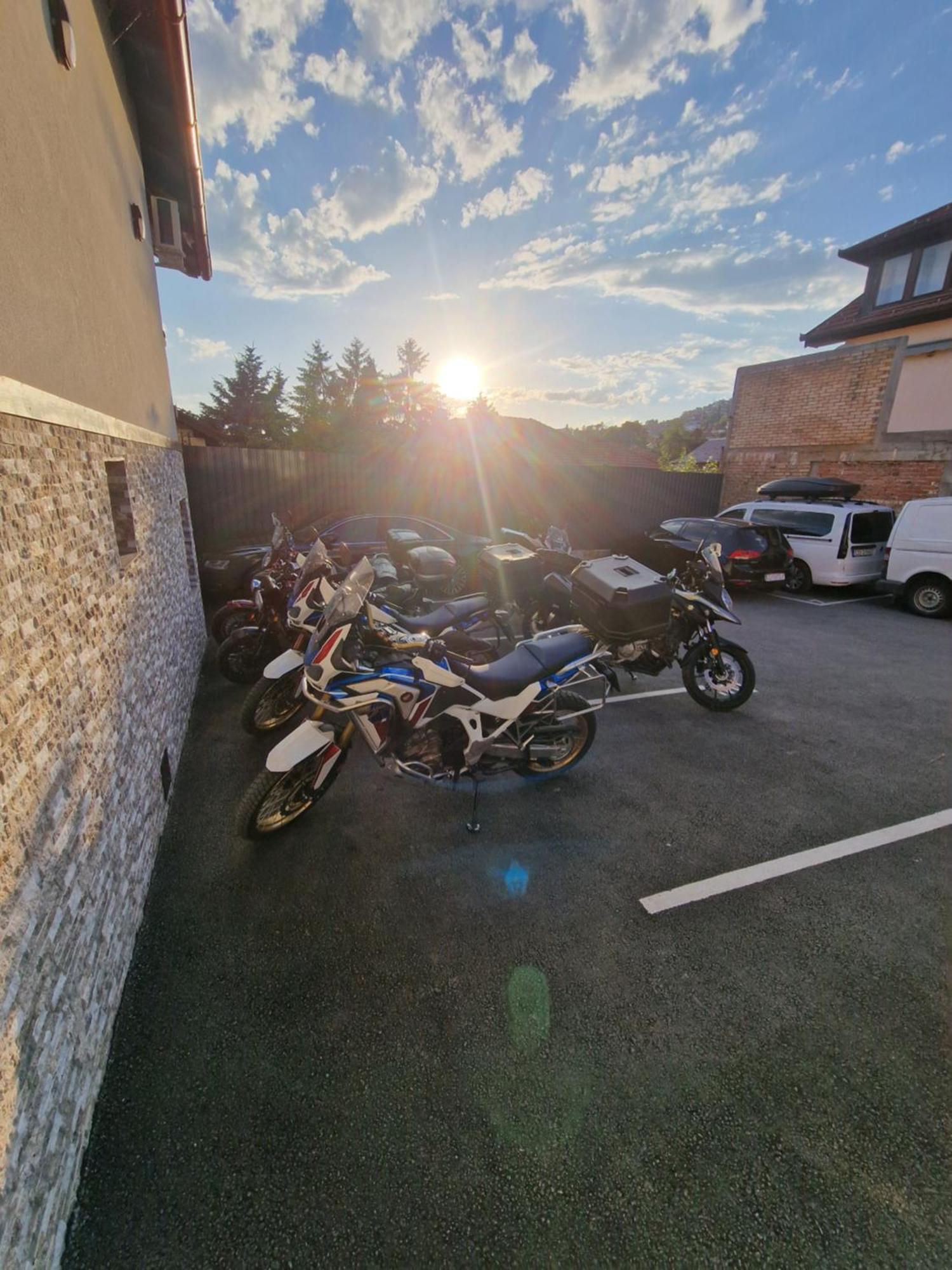 Apartments Natural And Bungalows 2 サラエヴォ エクステリア 写真